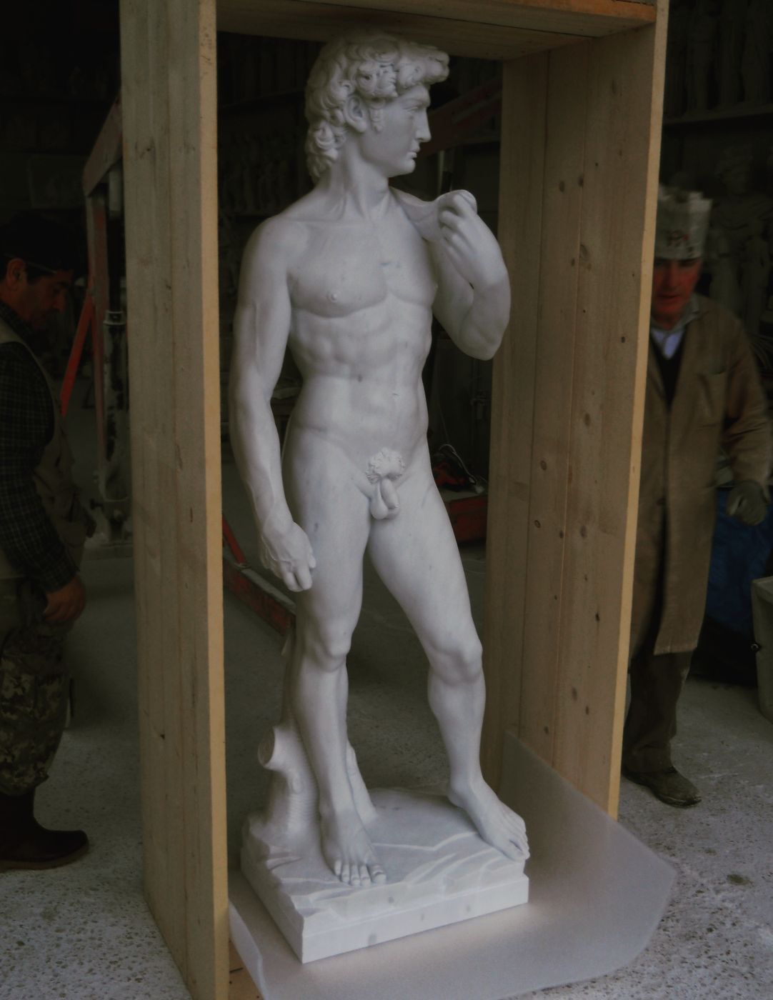 Marble reproduction of Michelangelo's David being crated for shipment at Studio Giannoni, Pietrasanta